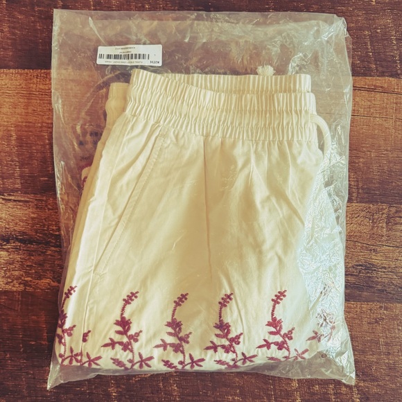 KITH Floral Eyelet Lewis Short • Sandrift Red• 2024 - Picture 5 of 7